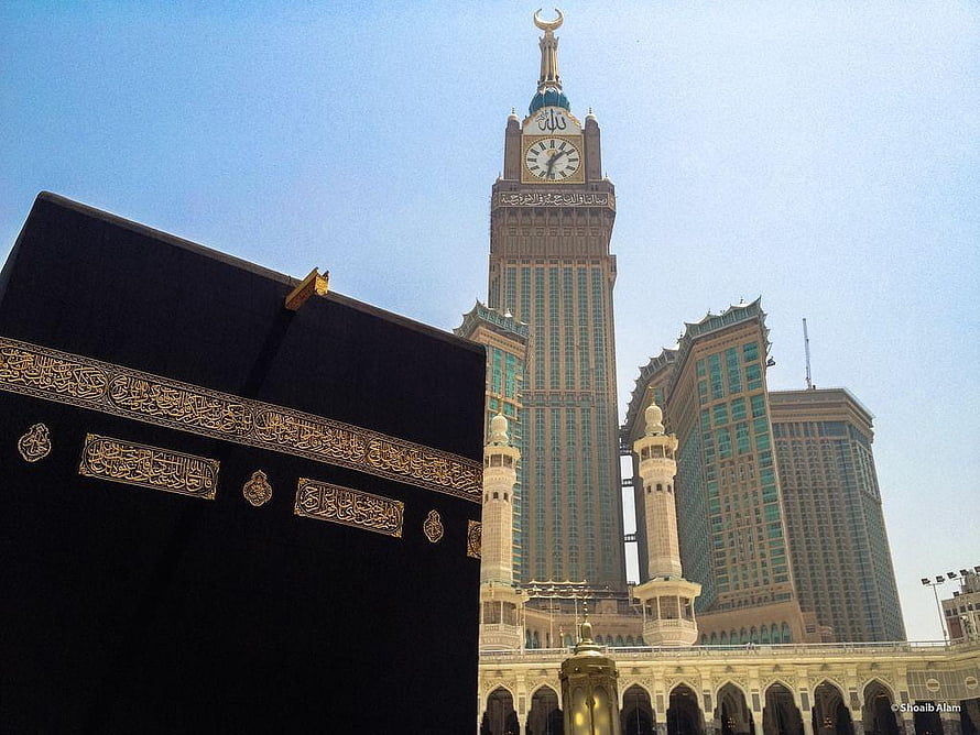 Grand Makkah Clock Tower and Kaaba in Mecca, Saudi Arabia HD wallpaper