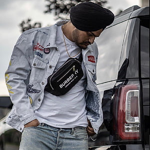 Man in Black Turban Wearing Denim Jacket and Fanny Pack Standing by Car, Sidhu Moose Wala Latest, #sidhu moose wala HD phone wallpaper