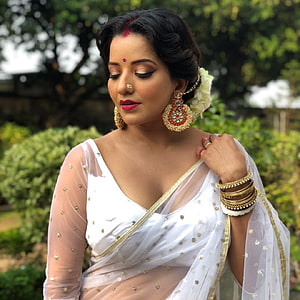 Elegant Indian Woman in White Saree with Gold Jewelry and Traditional Makeup, Monalisa Bhojpuri Actress , Gallery, Beautiful , Hot Pics, Bold, antara biswas HD phone wallpaper