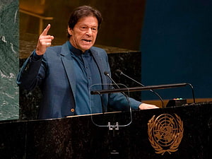 Imran Khan Speaking at the United Nations General Assembly Podium HD wallpaper