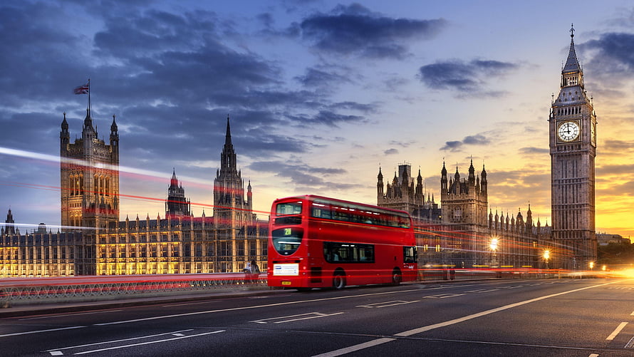 London Big Ben and Westminster Palace at Dusk with Red Double-Decker Bus HD wallpaper